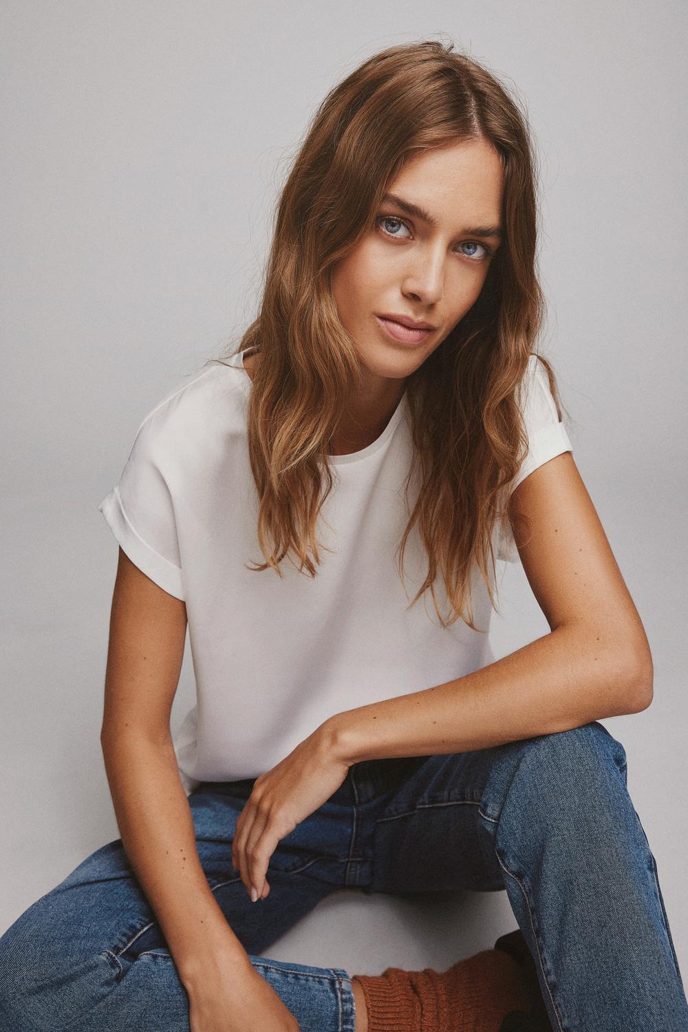 model_shot-creative